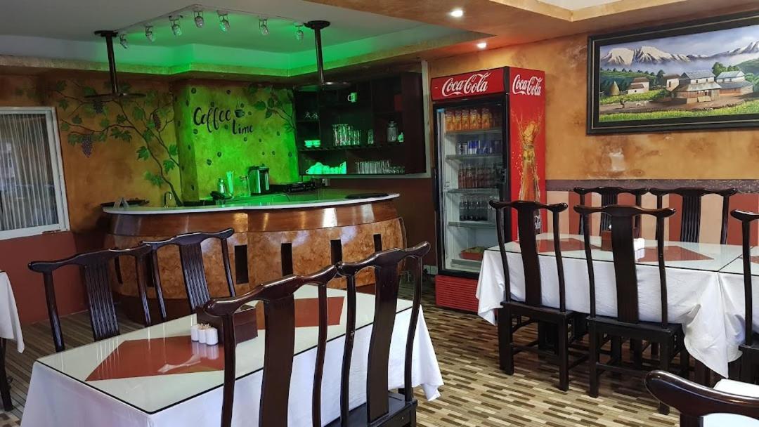 Typical Nepali Kitchen - No Pizza - No Pasta - No Problem !! Hotel Sauraha Exterior foto