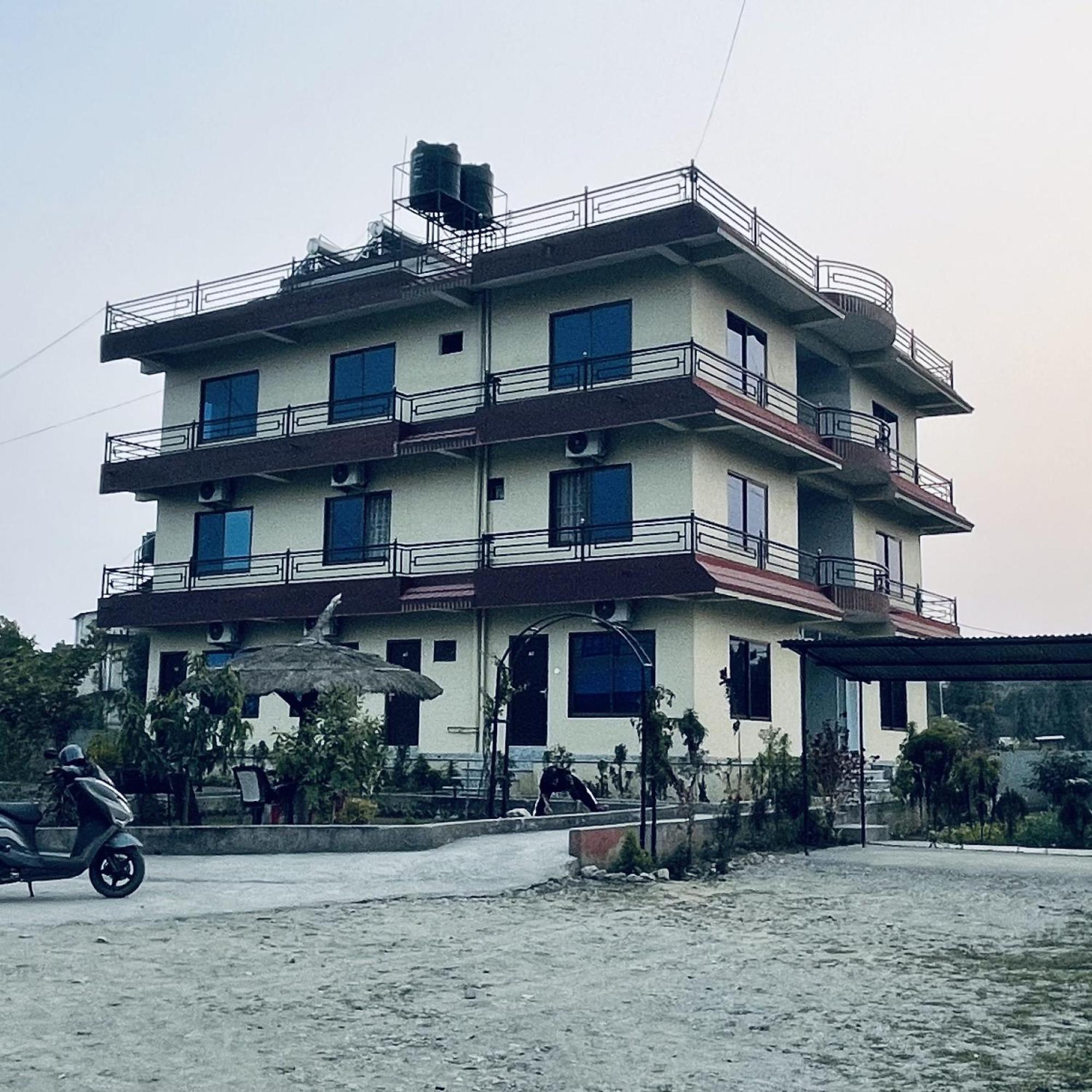 Typical Nepali Kitchen - No Pizza - No Pasta - No Problem !! Hotel Sauraha Exterior foto